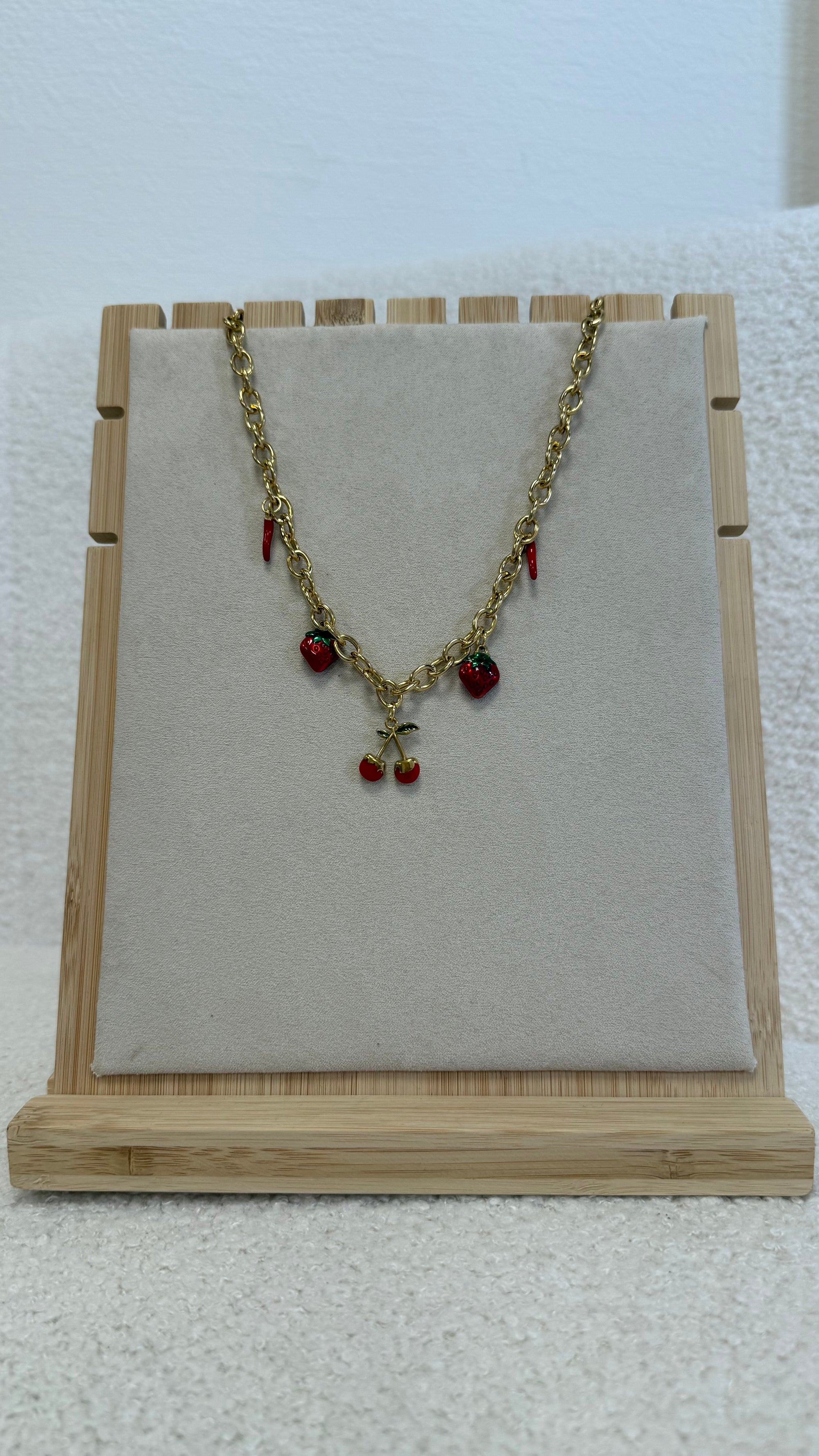 Collier cerise