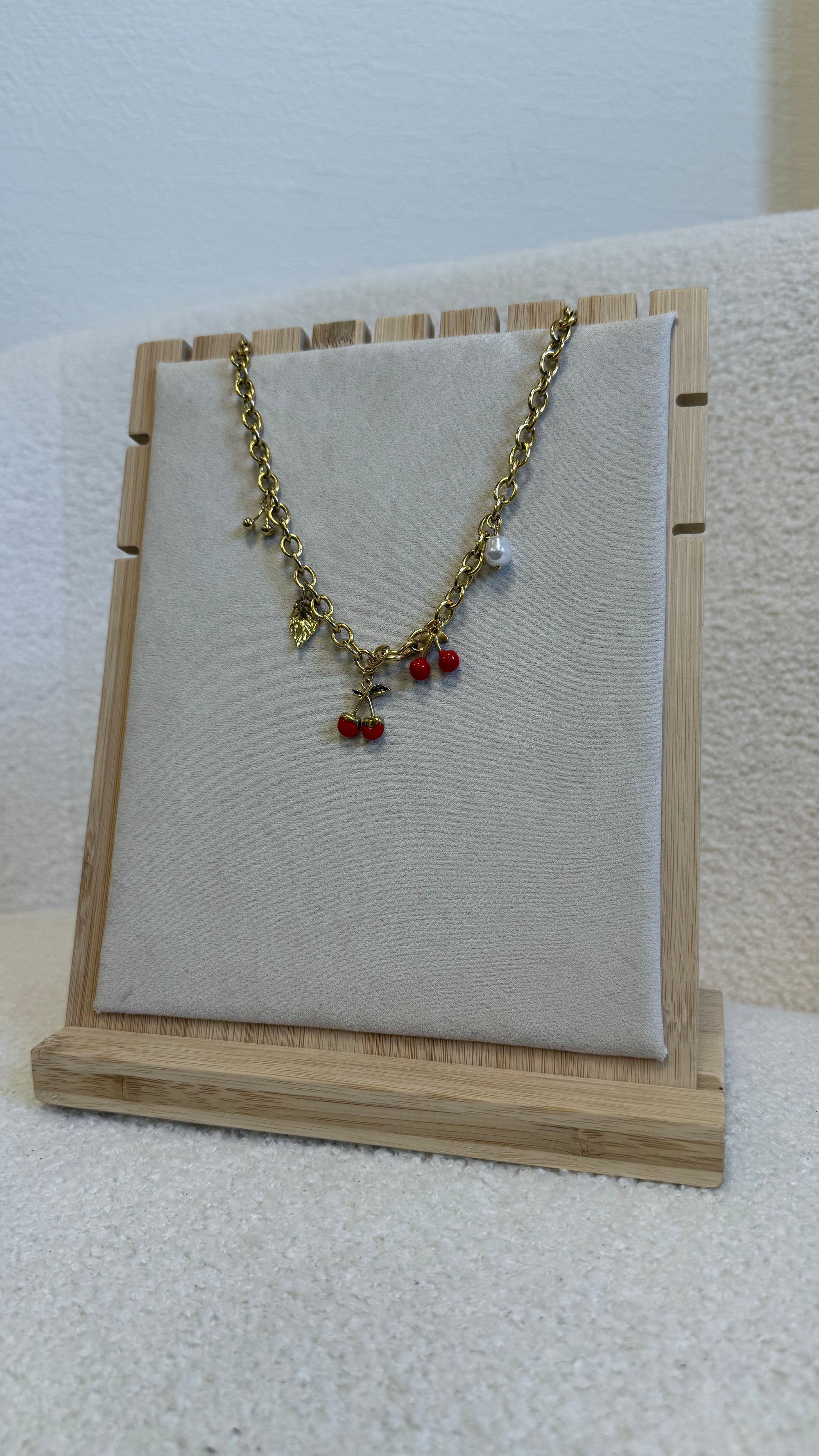 Collier cerise