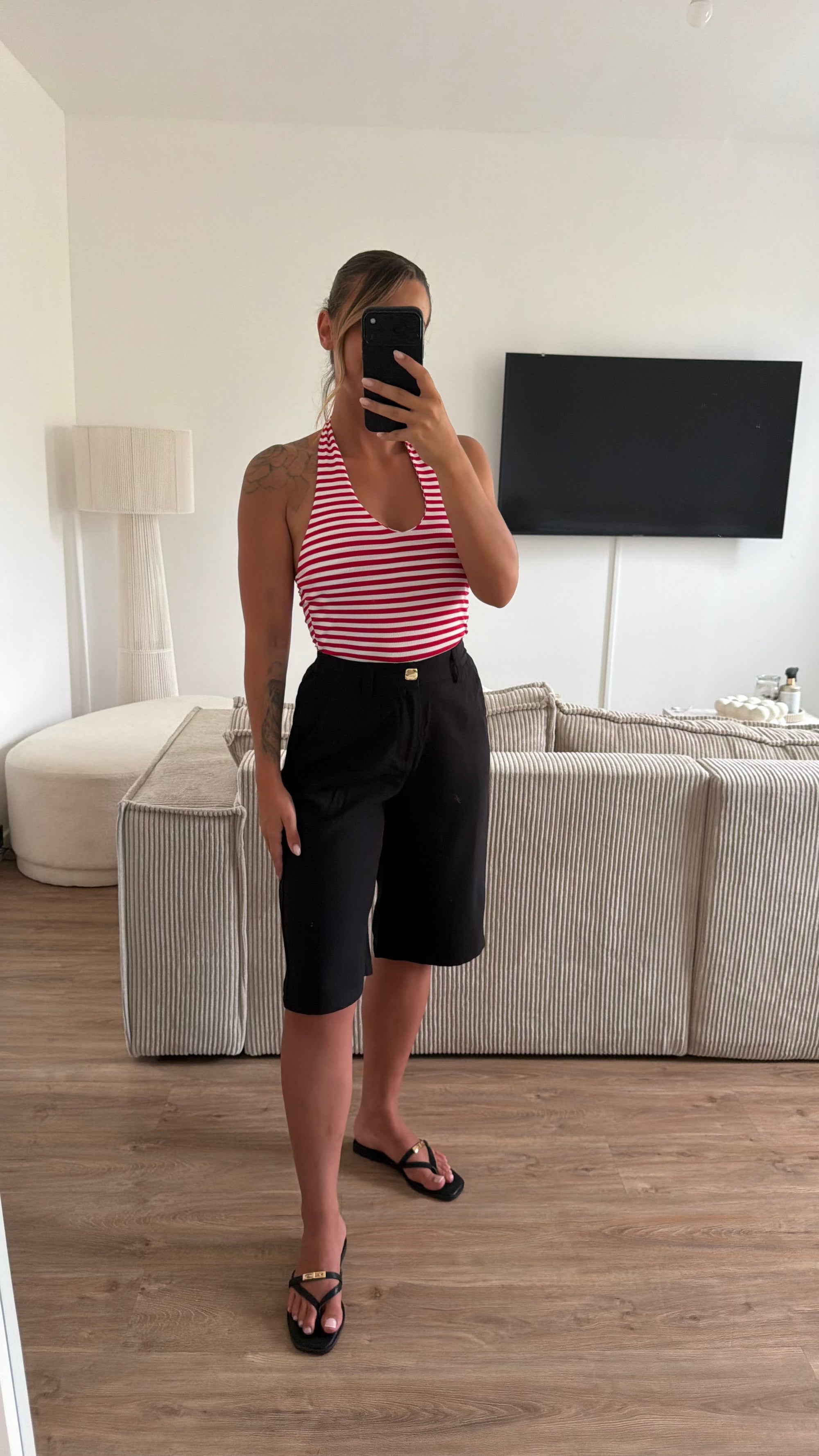 Short noir