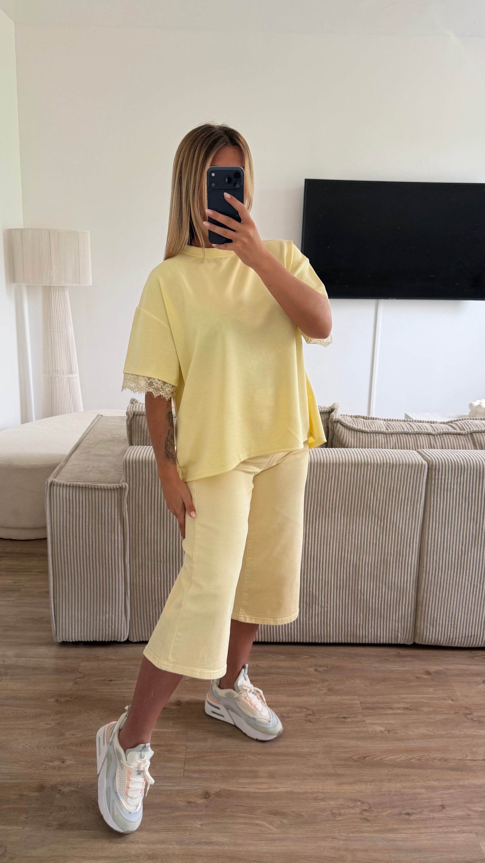Haut dentelle jaune