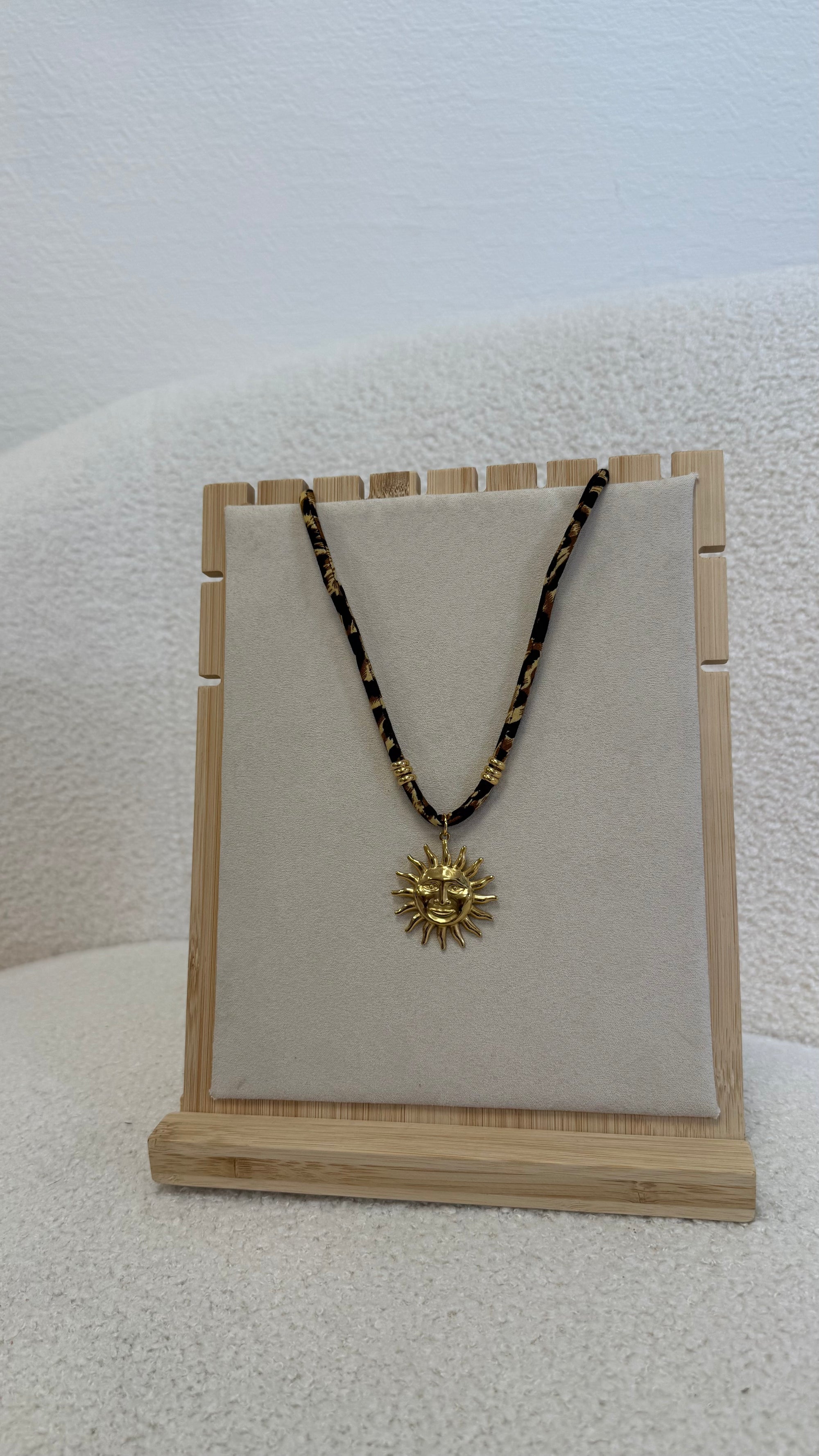 Collier léopard soleil