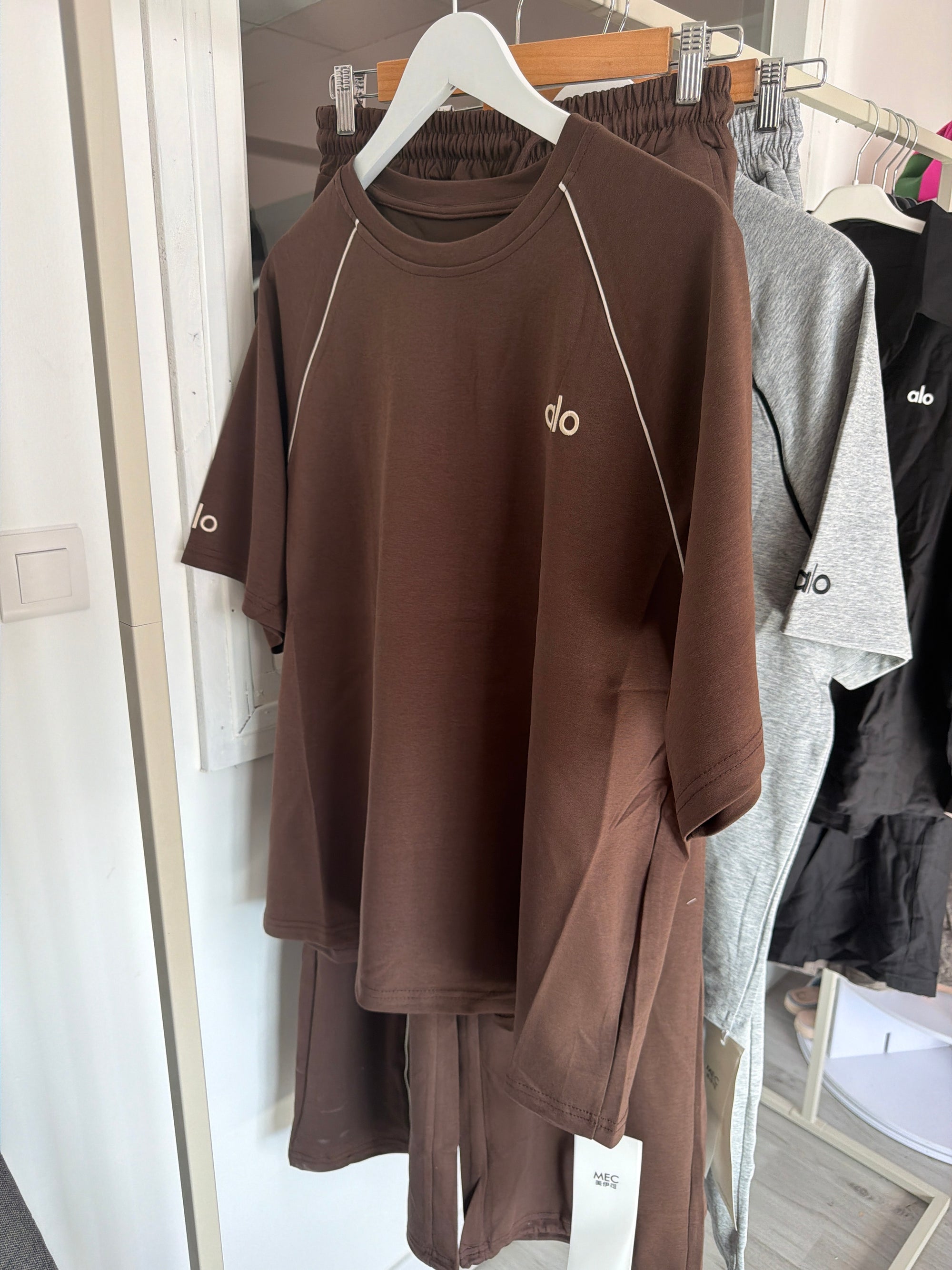 Ensemble marron al