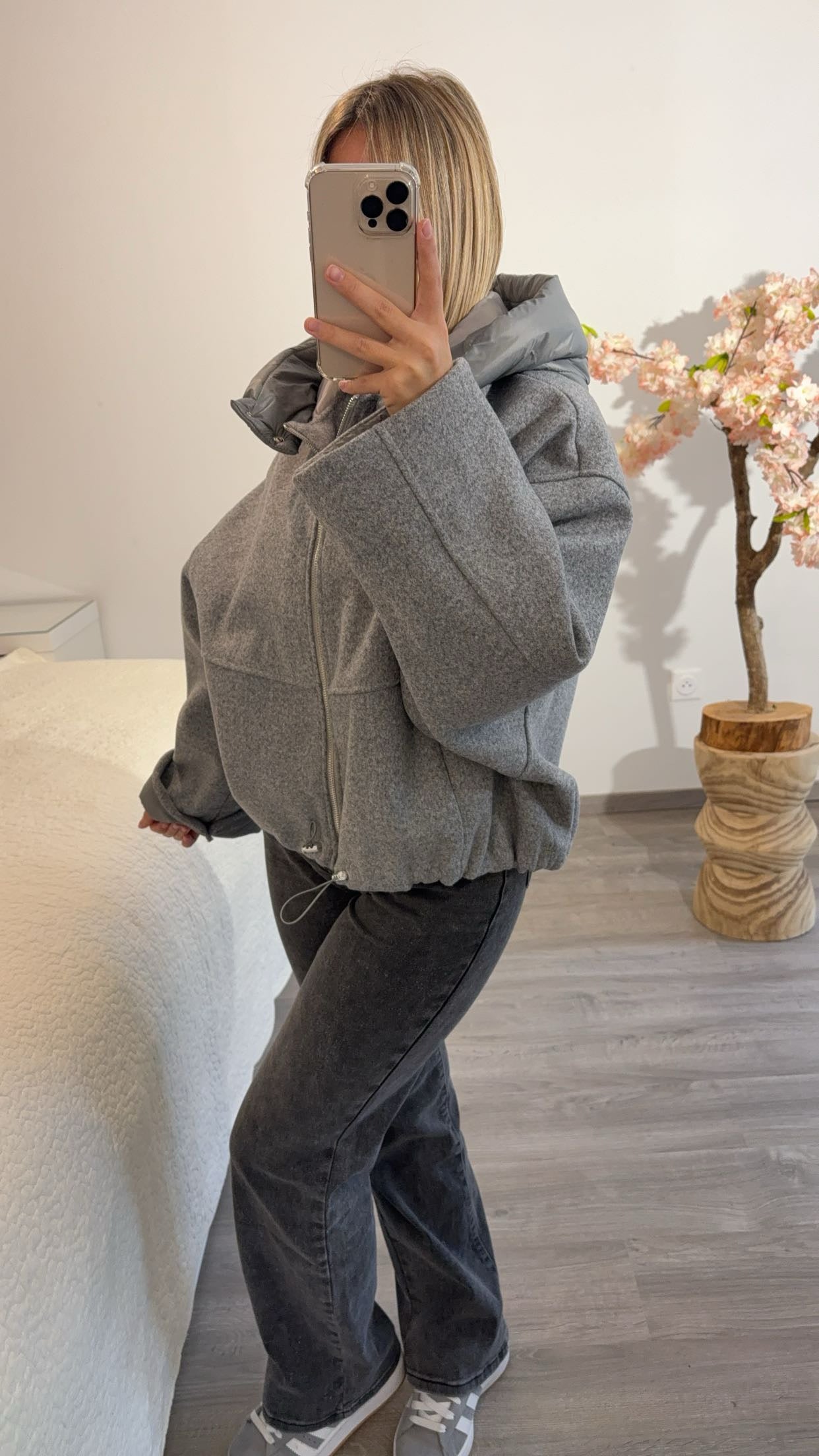 Manteau à capuche gris