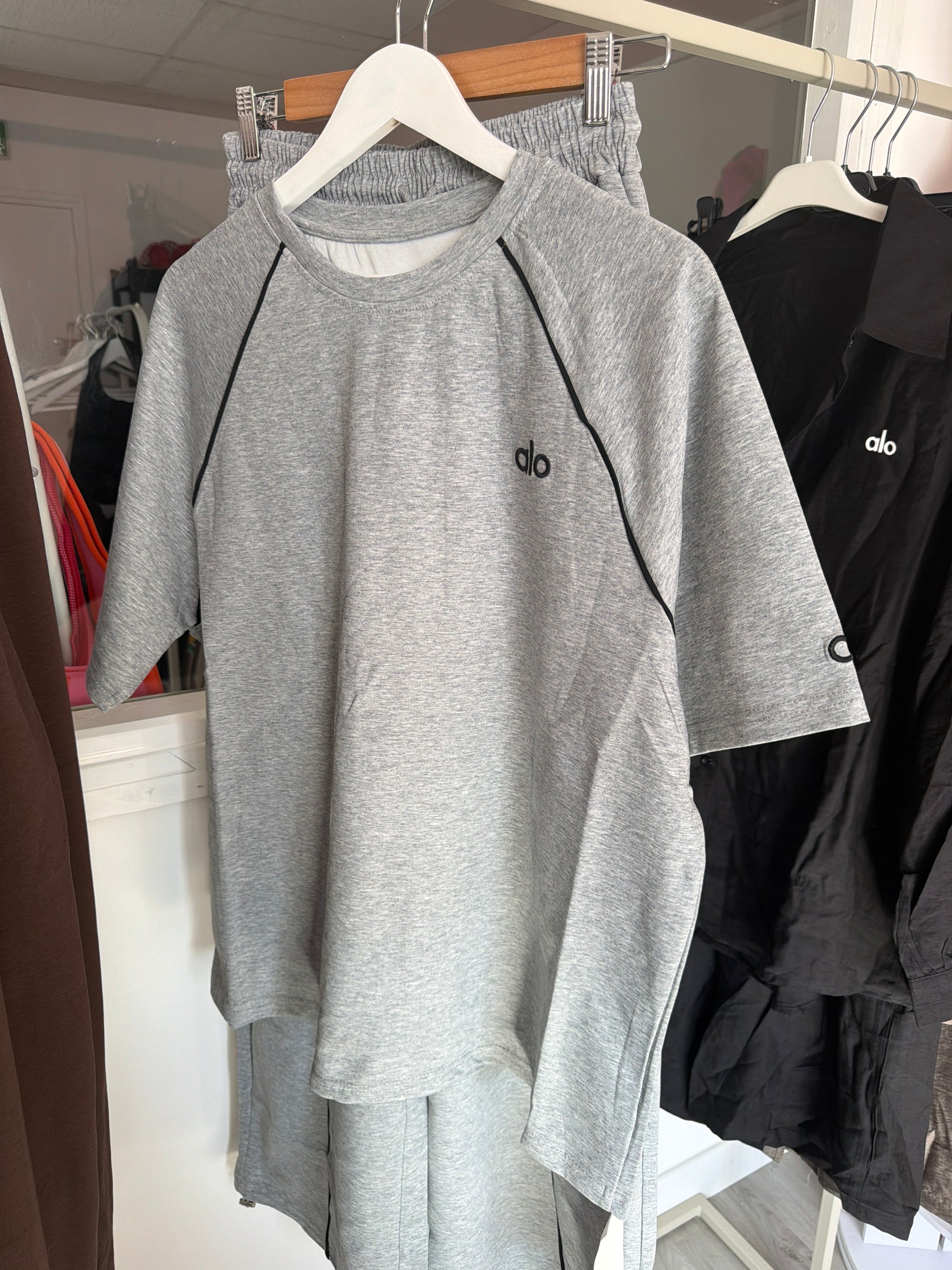 Ensemble Al gris