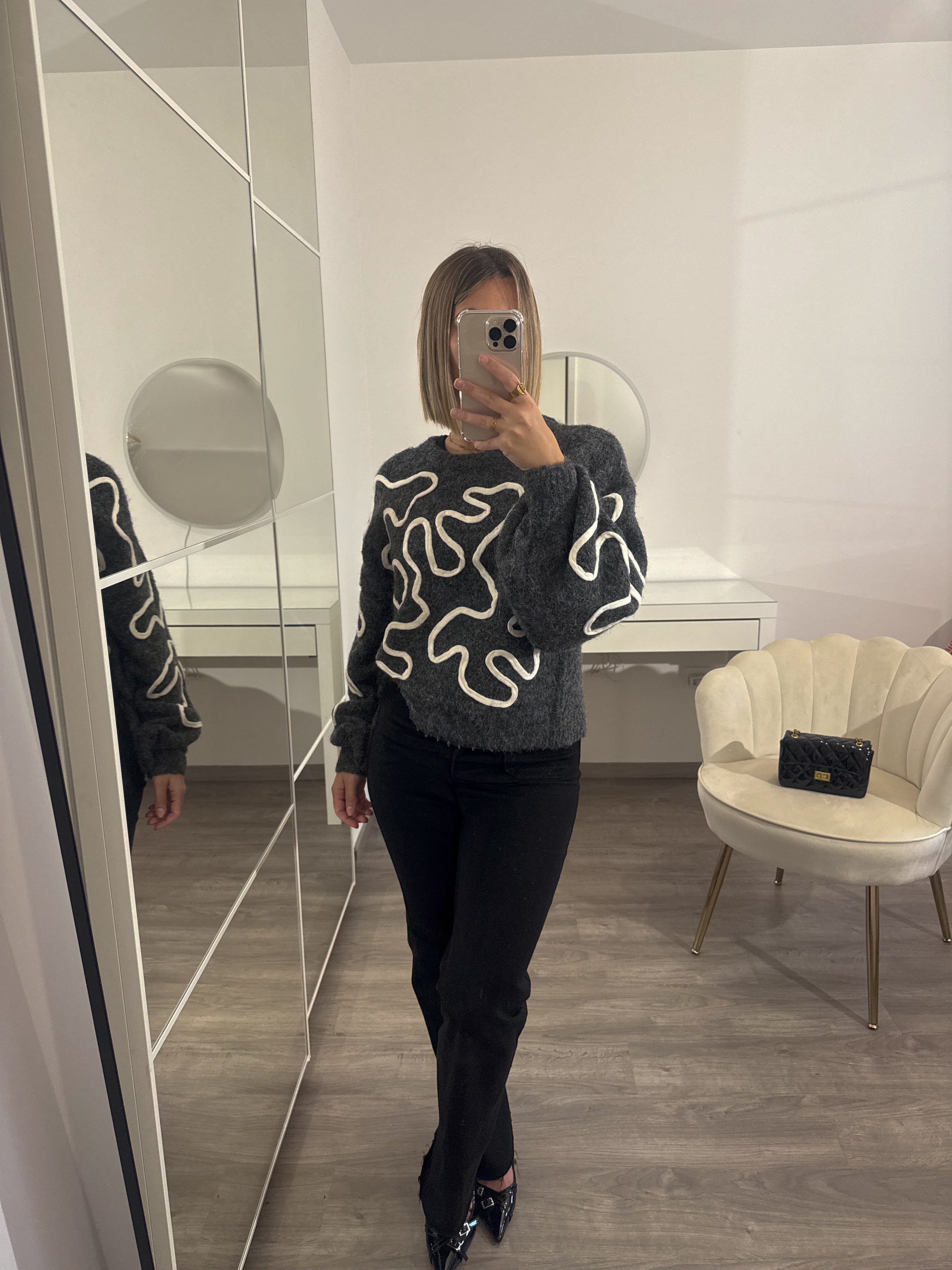 Pull gris à motifs