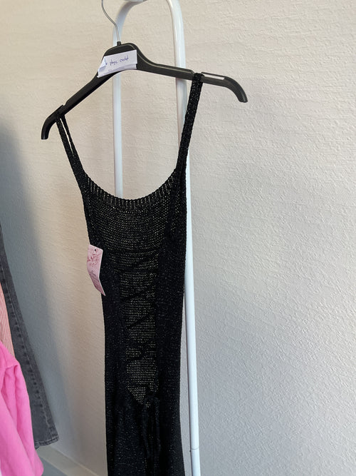 4 ROBE NOIR