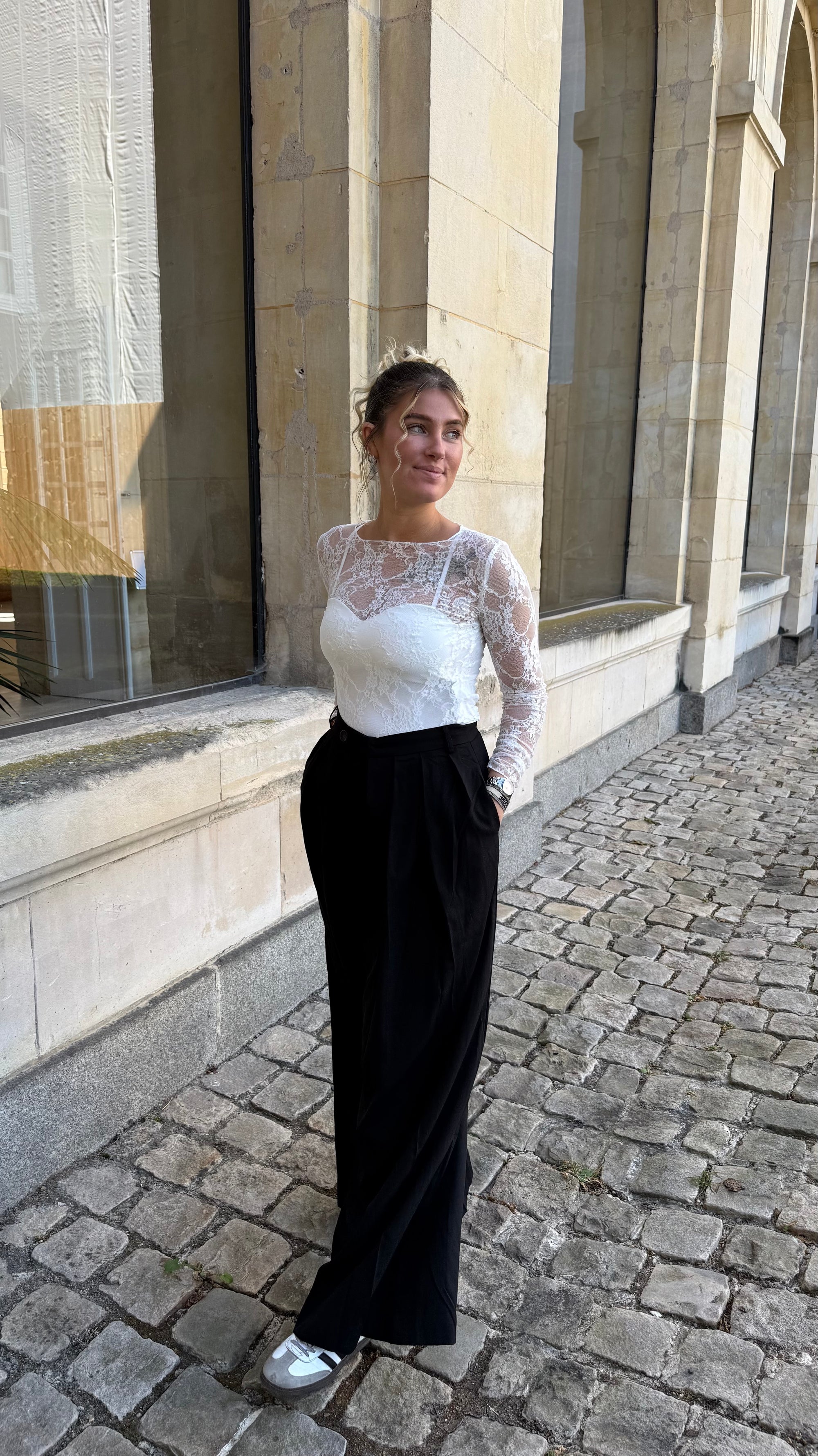 Haut à dentelle blanc